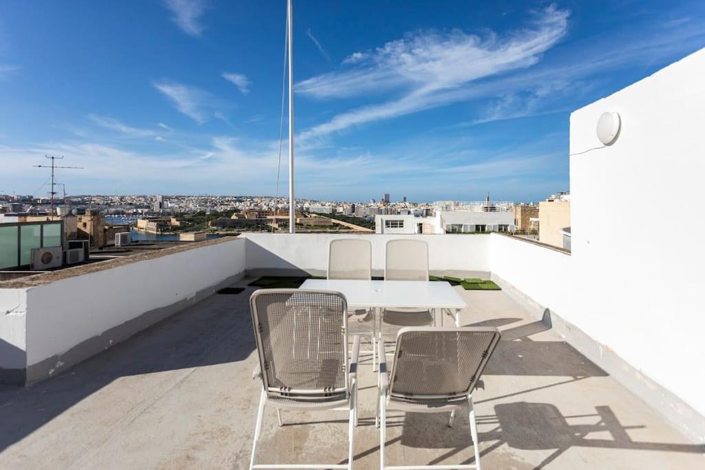City Penthouse With Roof Terrace And Sea Views La Valeta Exterior foto