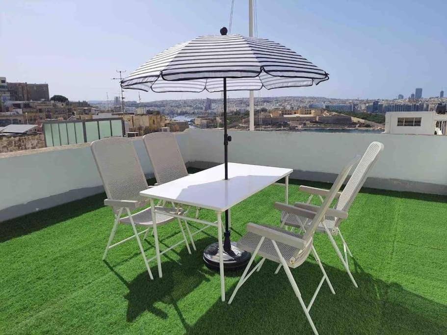 City Penthouse With Roof Terrace And Sea Views La Valeta Exterior foto