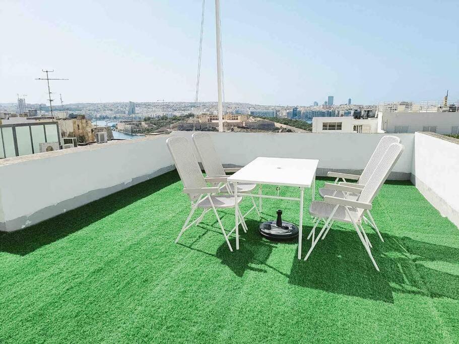 City Penthouse With Roof Terrace And Sea Views La Valeta Exterior foto